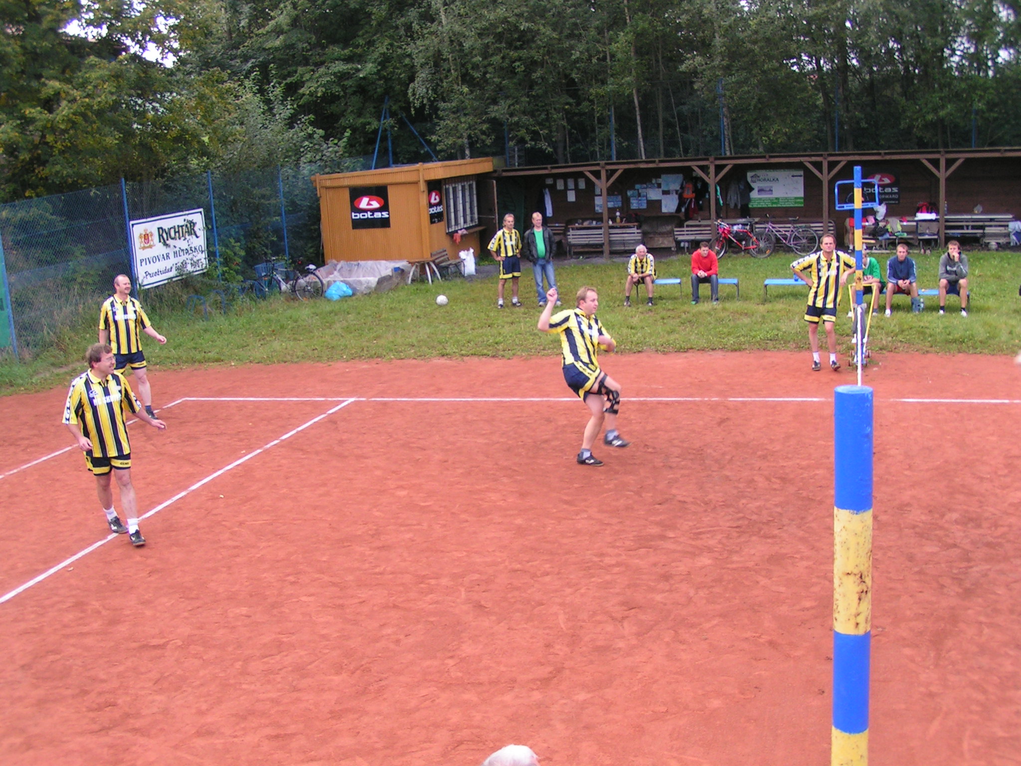 Nohejbal - zápas s Bořicema 9-2010 008.jpg