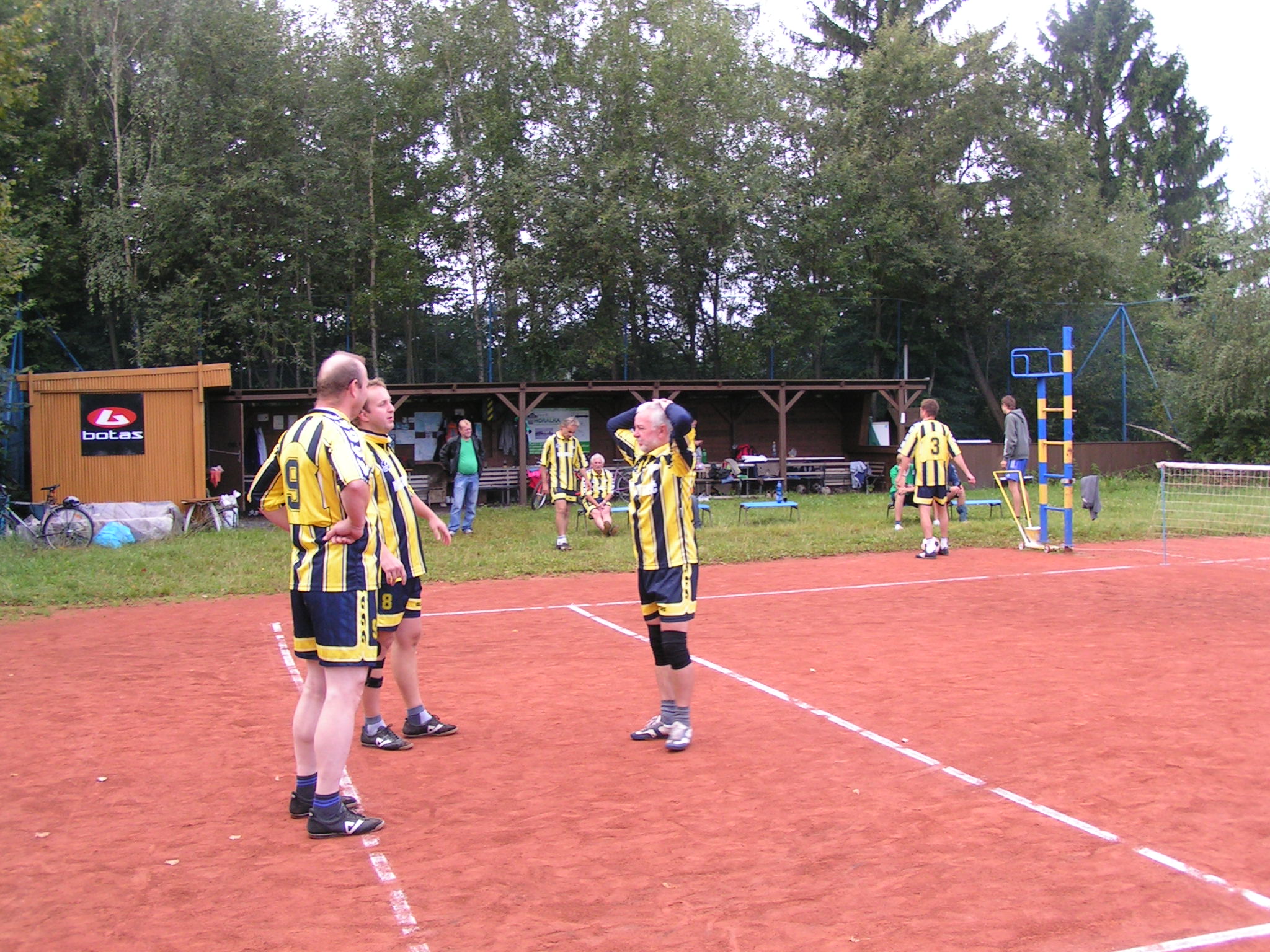 Nohejbal - zápas s Bořicema 9-2010 014.jpg